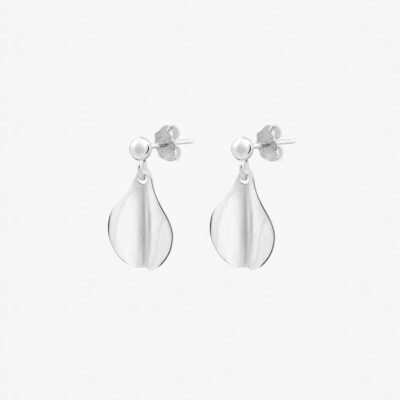 Drakenberg Sjölin- Silverörhängen A forest drop studs
