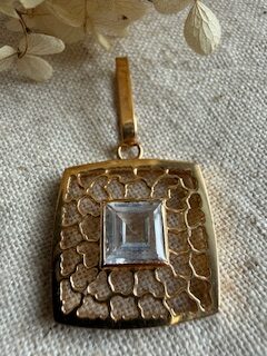 18K Vintage - Hängsmycke med vit sten från 1971