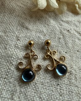 18K Vintage - Örhängen med ljusblå sten