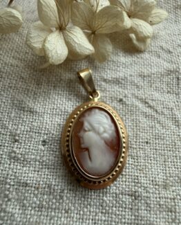18K Vintage - Hängsmycke med Camé