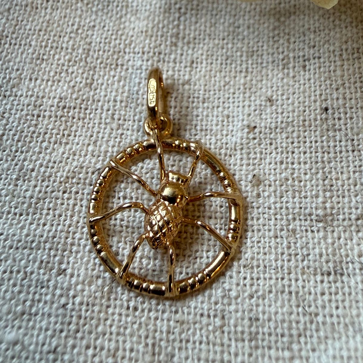 18K Vintage - Hängsmycke Spindel
